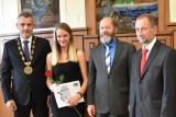 Tanvaldští gymnazisté převzali svá maturitní vysvědčení 2019