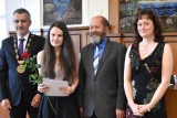 Tanvaldští gymnazisté převzali svá maturitní vysvědčení 2019