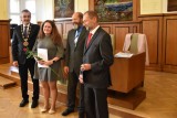 Tanvaldští gymnazisté převzali svá maturitní vysvědčení 2019