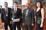 Tanvaldští gymnazisté převzali svá maturitní vysvědčení 2019