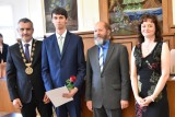 Tanvaldští gymnazisté převzali svá maturitní vysvědčení 2019