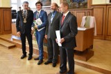 Tanvaldští gymnazisté převzali svá maturitní vysvědčení 2019