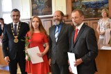 Tanvaldští gymnazisté převzali svá maturitní vysvědčení 2019