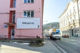 Město i nadále žije