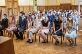 Tanvaldští gymnazisté převzali svá maturitní vysvědčení