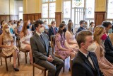 Tanvaldští gymnazisté převzali svá maturitní vysvědčení