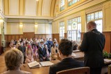 Tanvaldští gymnazisté převzali svá maturitní vysvědčení