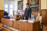 Tanvaldští gymnazisté převzali svá maturitní vysvědčení