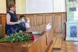 Tanvaldští gymnazisté převzali svá maturitní vysvědčení