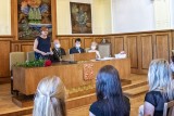Tanvaldští gymnazisté převzali svá maturitní vysvědčení