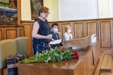 Tanvaldští gymnazisté převzali svá maturitní vysvědčení