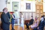 Tanvaldští gymnazisté převzali svá maturitní vysvědčení