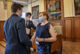 Tanvaldští gymnazisté převzali svá maturitní vysvědčení
