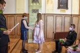 Tanvaldští gymnazisté převzali svá maturitní vysvědčení