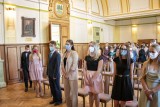 Tanvaldští gymnazisté převzali svá maturitní vysvědčení