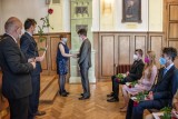 Tanvaldští gymnazisté převzali svá maturitní vysvědčení