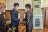 Tanvaldští gymnazisté převzali svá maturitní vysvědčení