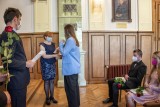 Tanvaldští gymnazisté převzali svá maturitní vysvědčení