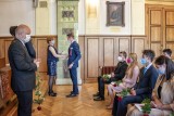 Tanvaldští gymnazisté převzali svá maturitní vysvědčení