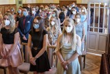 Tanvaldští gymnazisté převzali svá maturitní vysvědčení