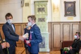 Tanvaldští gymnazisté převzali svá maturitní vysvědčení