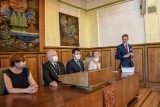 Tanvaldští gymnazisté převzali svá maturitní vysvědčení