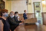 Tanvaldští gymnazisté převzali svá maturitní vysvědčení