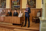 Tanvaldští gymnazisté převzali svá maturitní vysvědčení