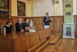 Tanvaldští gymnazisté převzali svá maturitní vysvědčení
