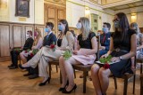 Tanvaldští gymnazisté převzali svá maturitní vysvědčení