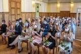 Tanvaldští gymnazisté převzali svá maturitní vysvědčení