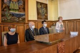 Tanvaldští gymnazisté převzali svá maturitní vysvědčení