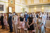 Tanvaldští gymnazisté převzali svá maturitní vysvědčení