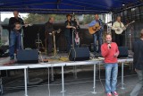 Následně vystoupila bluegrassová skupina Handl. Po oba dny moderoval David Jelínek.