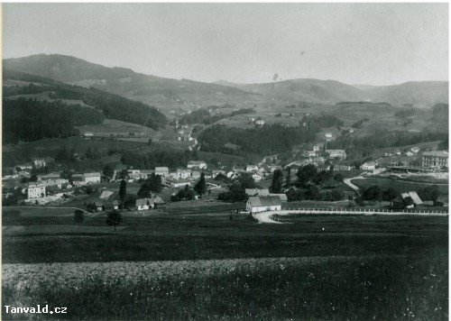 Šumburk-stavba kostela sv. Františka z Assisi, základní kámen ke stavbě položen v roce 1899