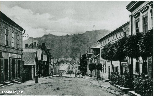 Krkonošská ulice na Šumburku