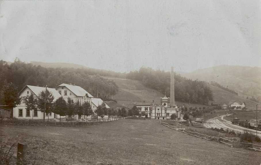 Tanvaldská jatka ve Žďáře postavená v roce 1903 (v blízkosti je nádraží ČD Desná)